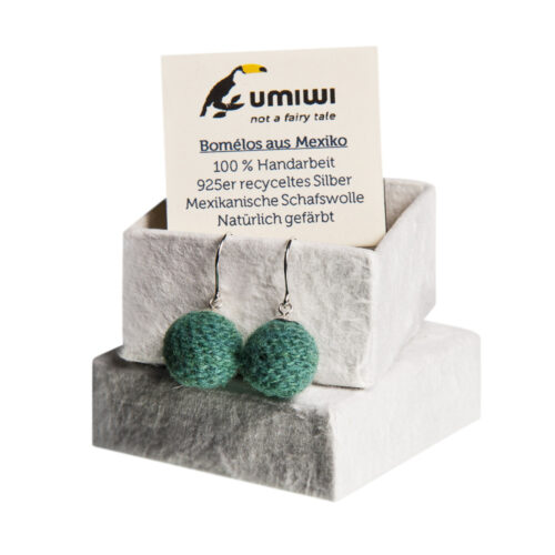 UMIWI_Bomelo_Ohringe_Schmuck_Accessoires_Handarbeit_fairer_handel_Thailand_mexiko_Indien_Hilfsprojekte_soziale_Organisationen_Handmade_Einzigartig_Individuell_nachhaltig_sustainable_natürliche_materialien_recycelte_Materialien_Schafwolle_Wollohringe_Ohrhänger_Kugel_Gehäckelt_Mazahuas_Ureinwohnerfrauen_Frauen_Farben_altes_Silber_Plata_Mangoholz_silber_recyceltes_Silber_Skill_Center_Chiang_Mai_Ohrstecker_Ohrringe_Perlen_Fundación_Renacimiento_Cynthia_Lopez_