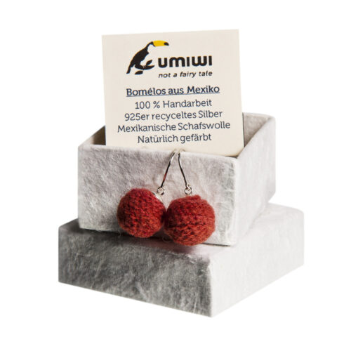 UMIWI_Bomelo_Ohringe_Schmuck_Accessoires_Handarbeit_fairer_handel_Thailand_mexiko_Indien_Hilfsprojekte_soziale_Organisationen_Handmade_Einzigartig_Individuell_nachhaltig_sustainable_natürliche_materialien_recycelte_Materialien_Schafwolle_Wollohringe_Ohrhän
