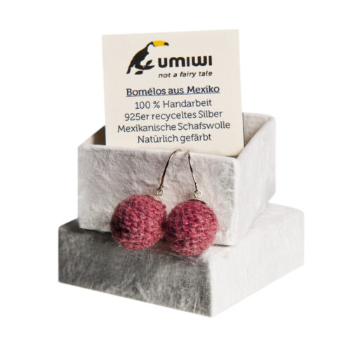UMIWI_Bomelo_Ohringe_Schmuck_Accessoires_Handarbeit_fairer_handel_Thailand_mexiko_Indien_Hilfsprojekte_soziale_Organisationen_Handmade_Einzigartig_Individuell_nachhaltig_sustainable_natürliche_materialien_recycelte_Materialien_Schafwolle_Wollohringe_Ohrhän