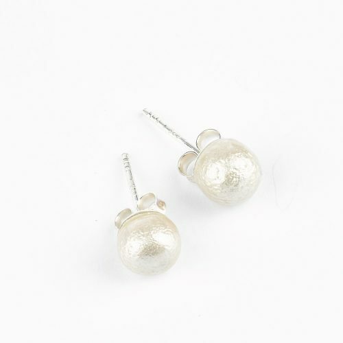 UMIWI_Mangoholzstecker_Schmuck_Accessoires_Handarbeit_fairer_handel_Thailand_mexiko_Indien_Hilfsprojekte_soziale_Organisationen_Handmade_Einzigartig_Individuell_nachhaltig_sustainable_natürliche_materialien_recycelte_Materialien_Mangoholz_silber_recyceltes