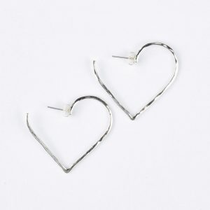 Nachhaltiger Schmuck von Umiwi: Silber Creolen in Herzform