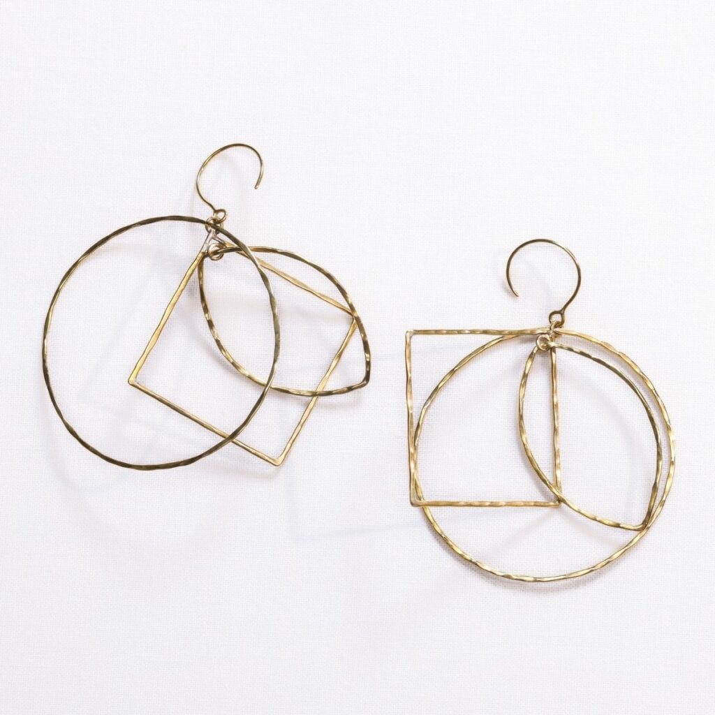 UMIWI Ohrhänger 'Latotino' aus Messing mit Blatt und Quadrat