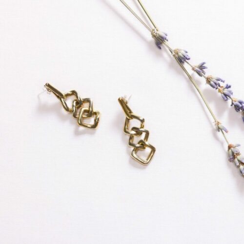 UMIWI Ohrhänger 'Latotino' aus Messing mit drei Quadraten